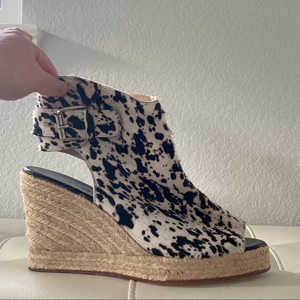 ELYSE WALKER “Lesley” Cream/Blk Haircalf Sandals